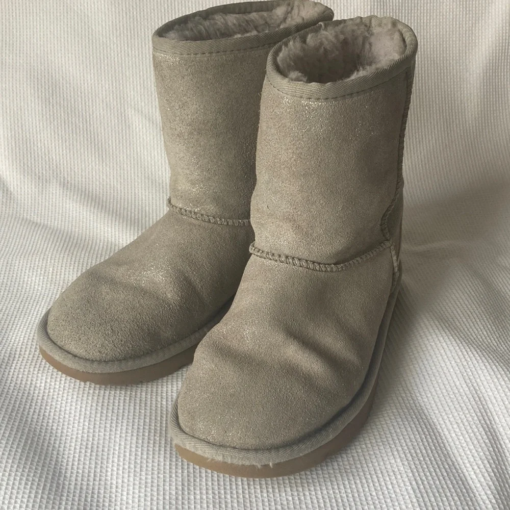 UGG Australia Glitter Shimmer Sherpa lined   Warm Boots Silver Size 5 Suede
